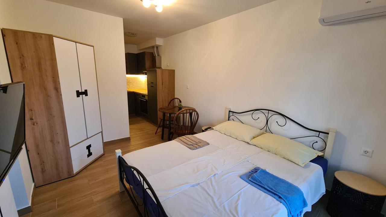 Mila Holiday Apartments 波雷奇 外观 照片